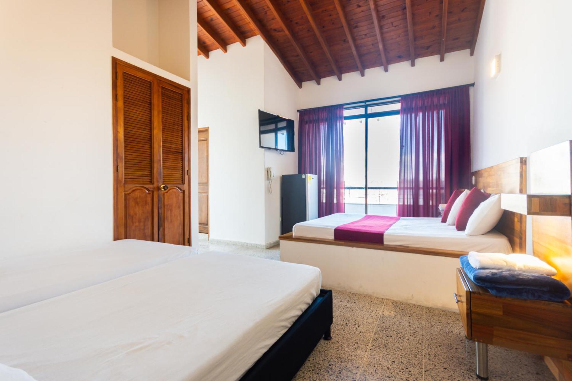 Hotel Bicentenario Ріонегро Екстер'єр фото
