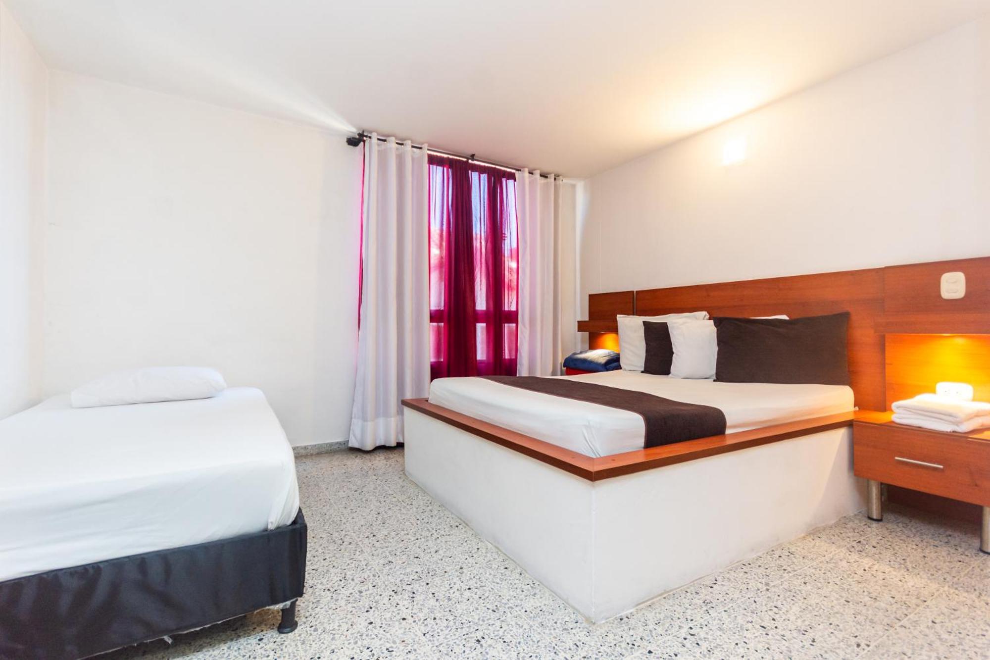 Hotel Bicentenario Ріонегро Екстер'єр фото