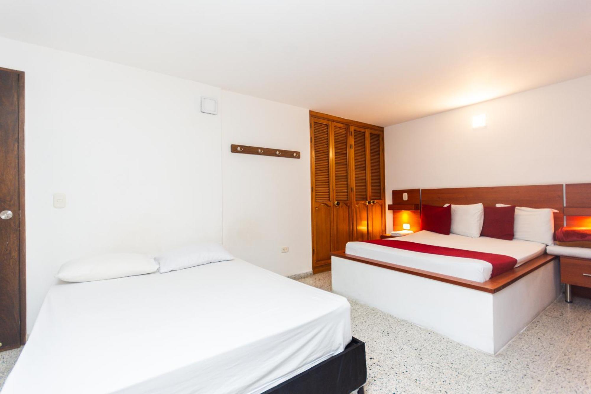 Hotel Bicentenario Ріонегро Екстер'єр фото