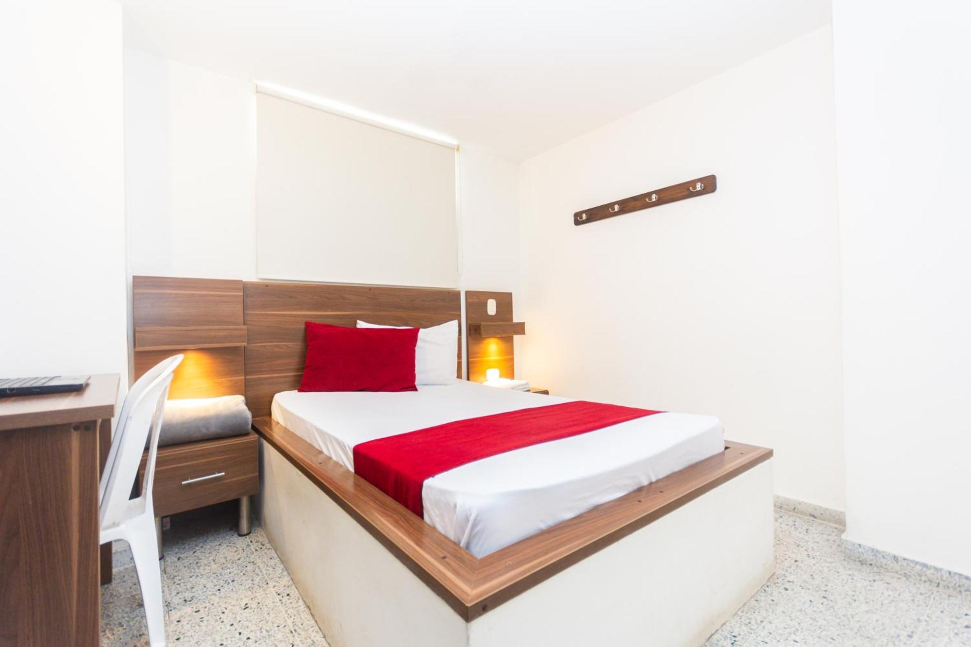 Hotel Bicentenario Ріонегро Екстер'єр фото