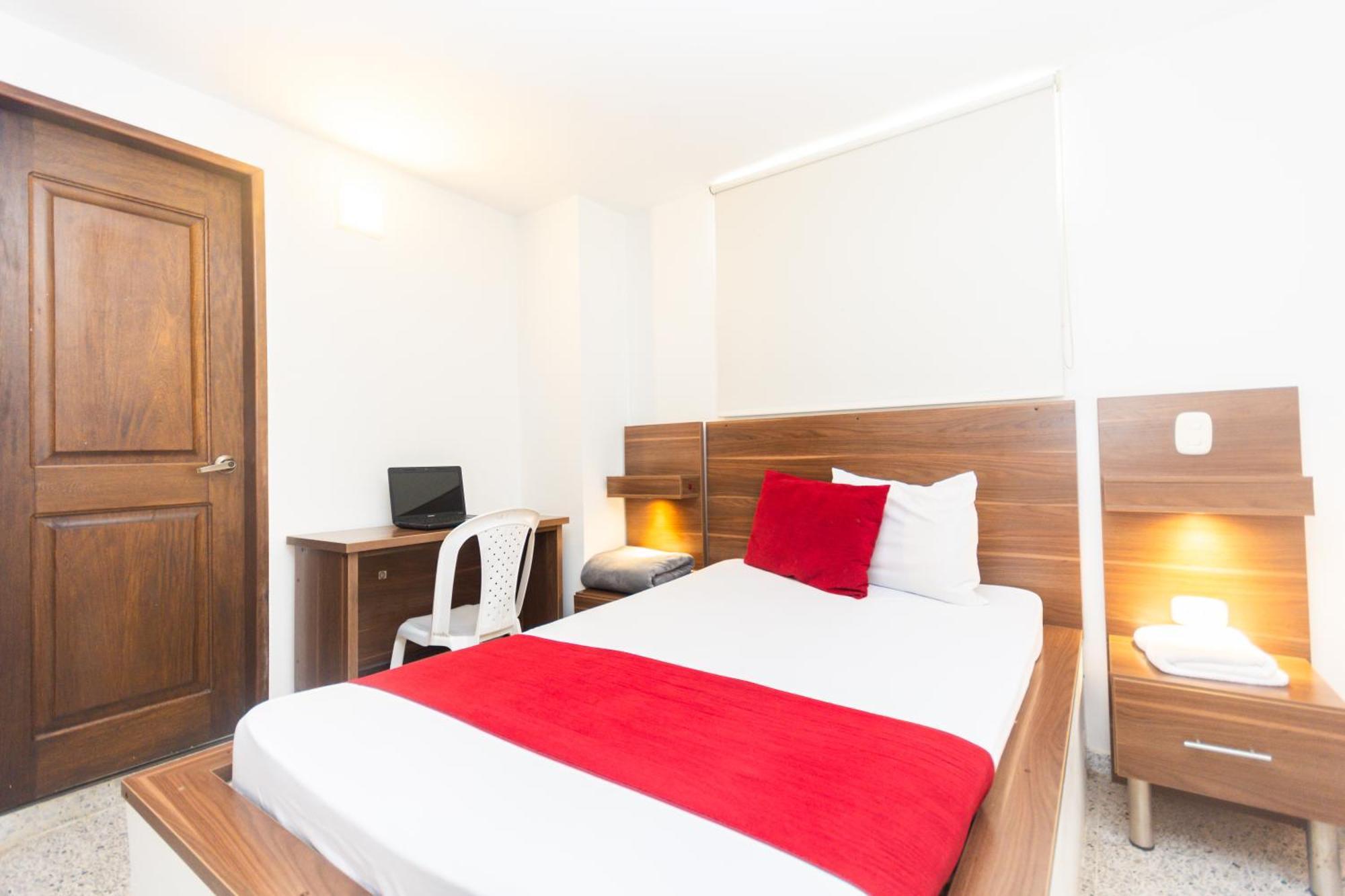 Hotel Bicentenario Ріонегро Екстер'єр фото
