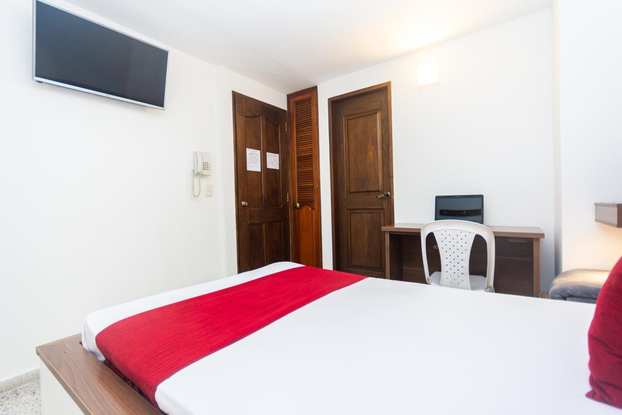 Hotel Bicentenario Ріонегро Екстер'єр фото