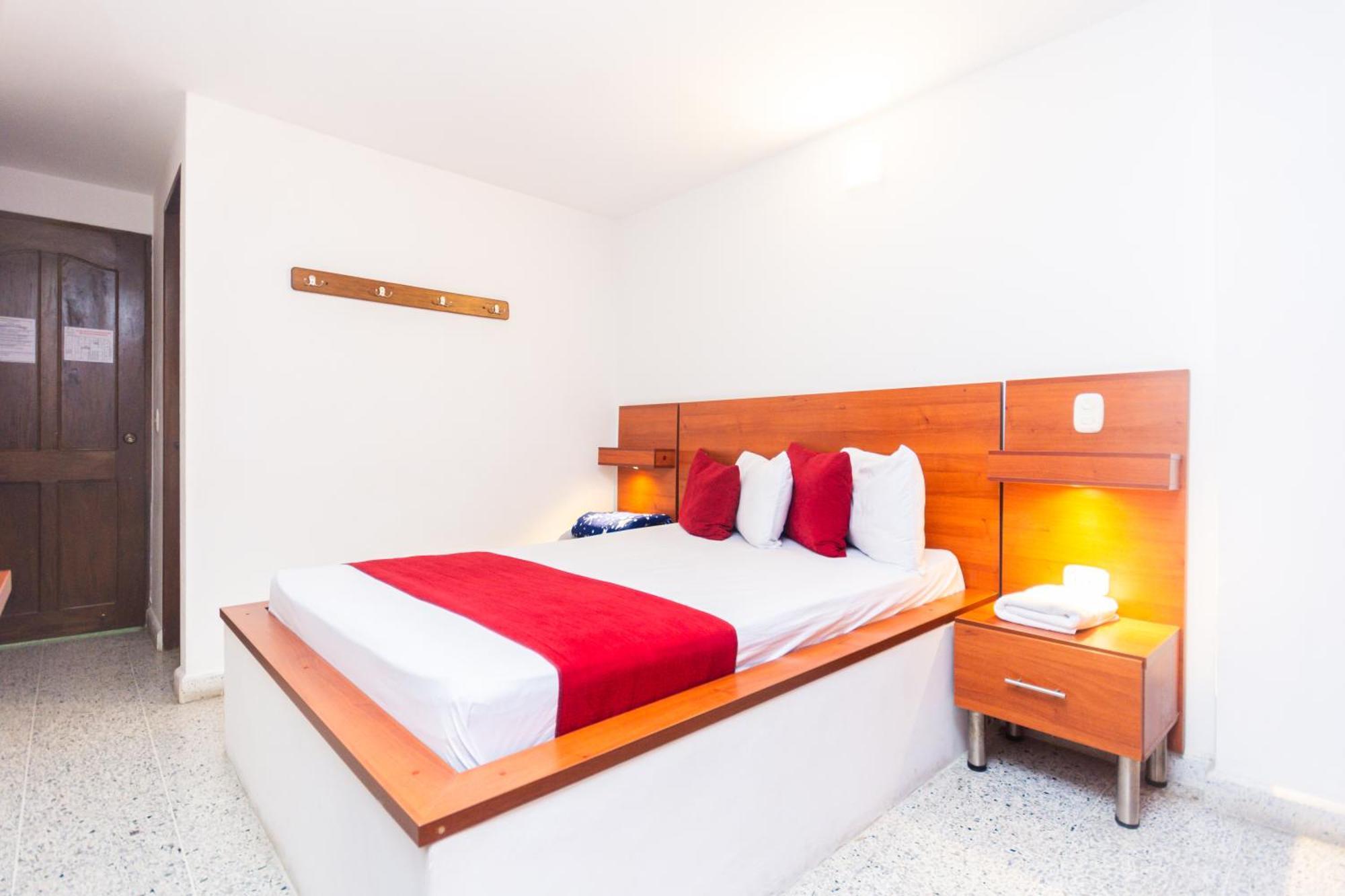 Hotel Bicentenario Ріонегро Екстер'єр фото
