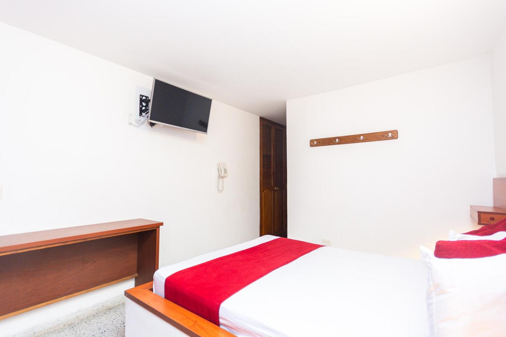 Hotel Bicentenario Ріонегро Екстер'єр фото