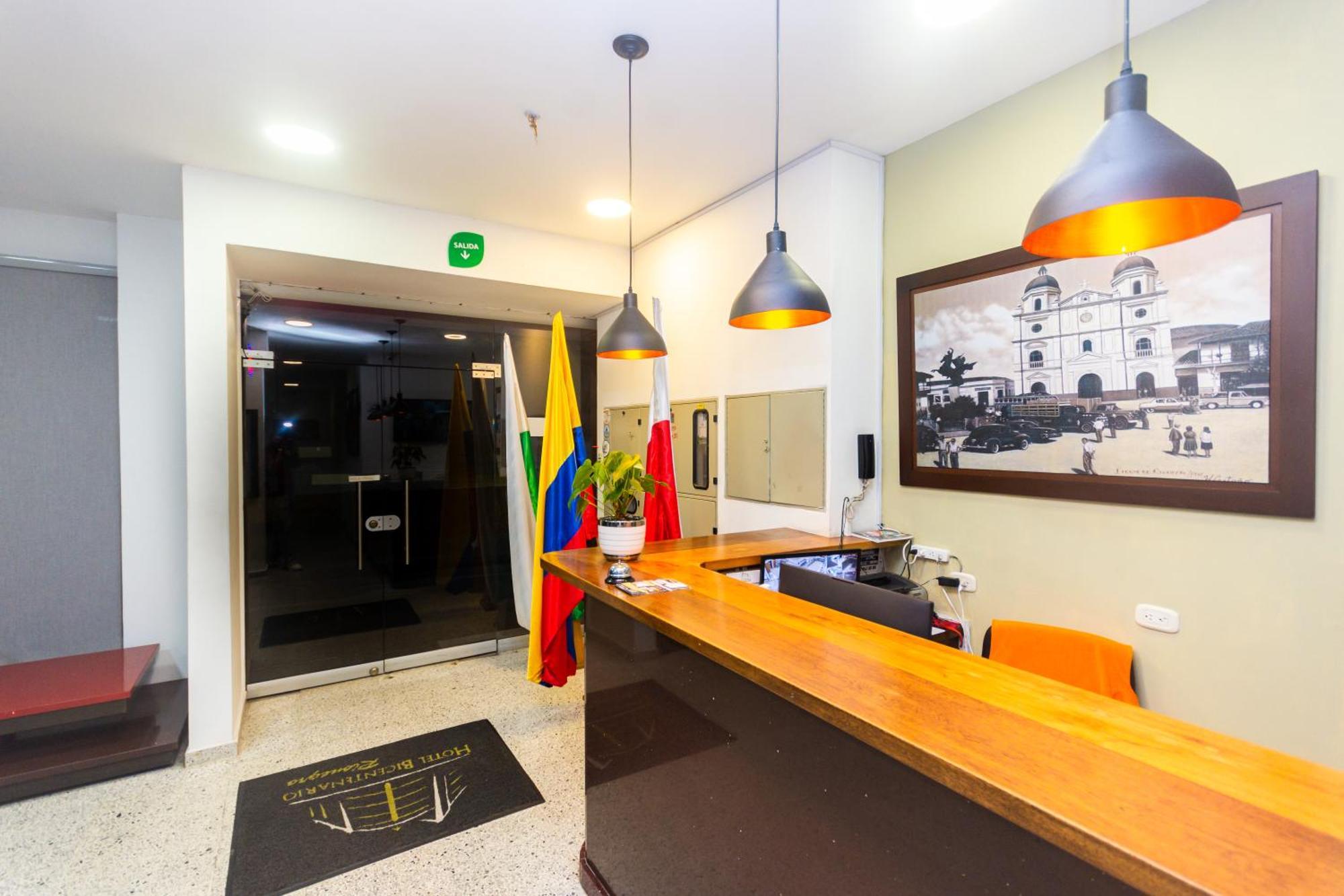 Hotel Bicentenario Ріонегро Екстер'єр фото